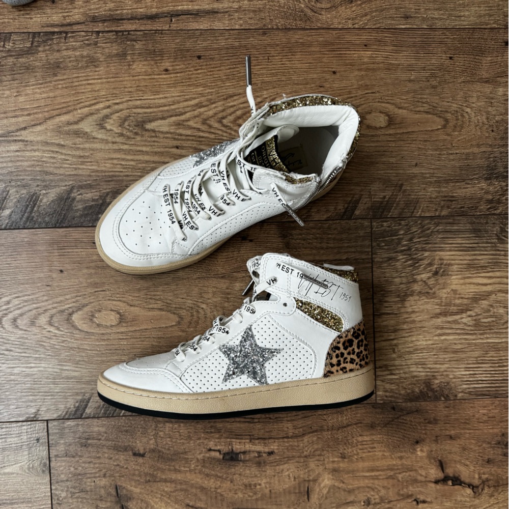 NWOT Vintage Havana V.H. Est 1959 White and Gold High-Top Sneakers size 7